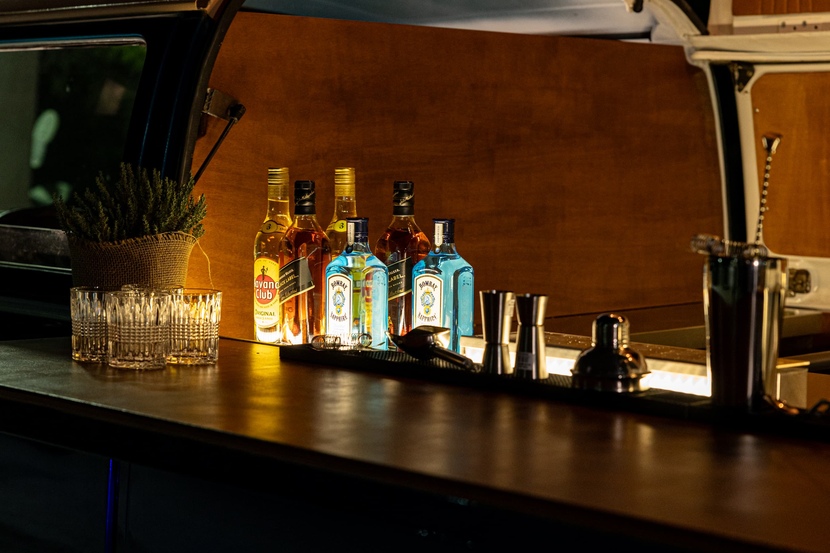 Bar setup του The VeatERAN Van